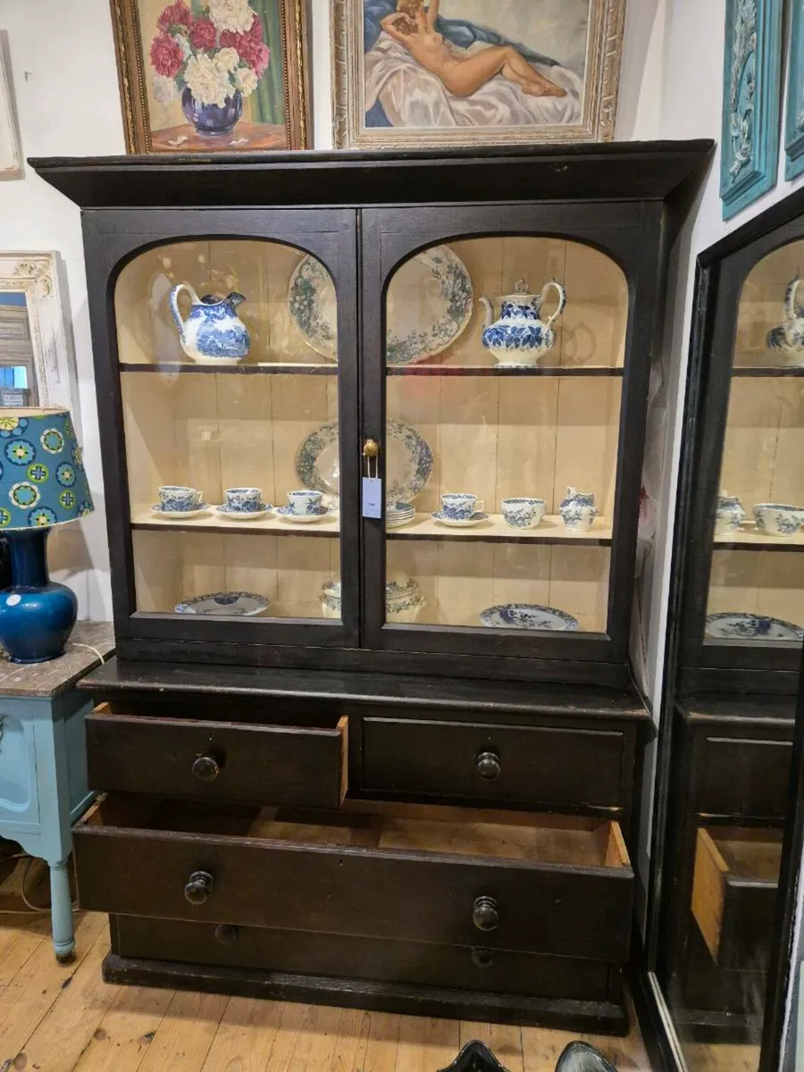 Antique cupboard - Image 4