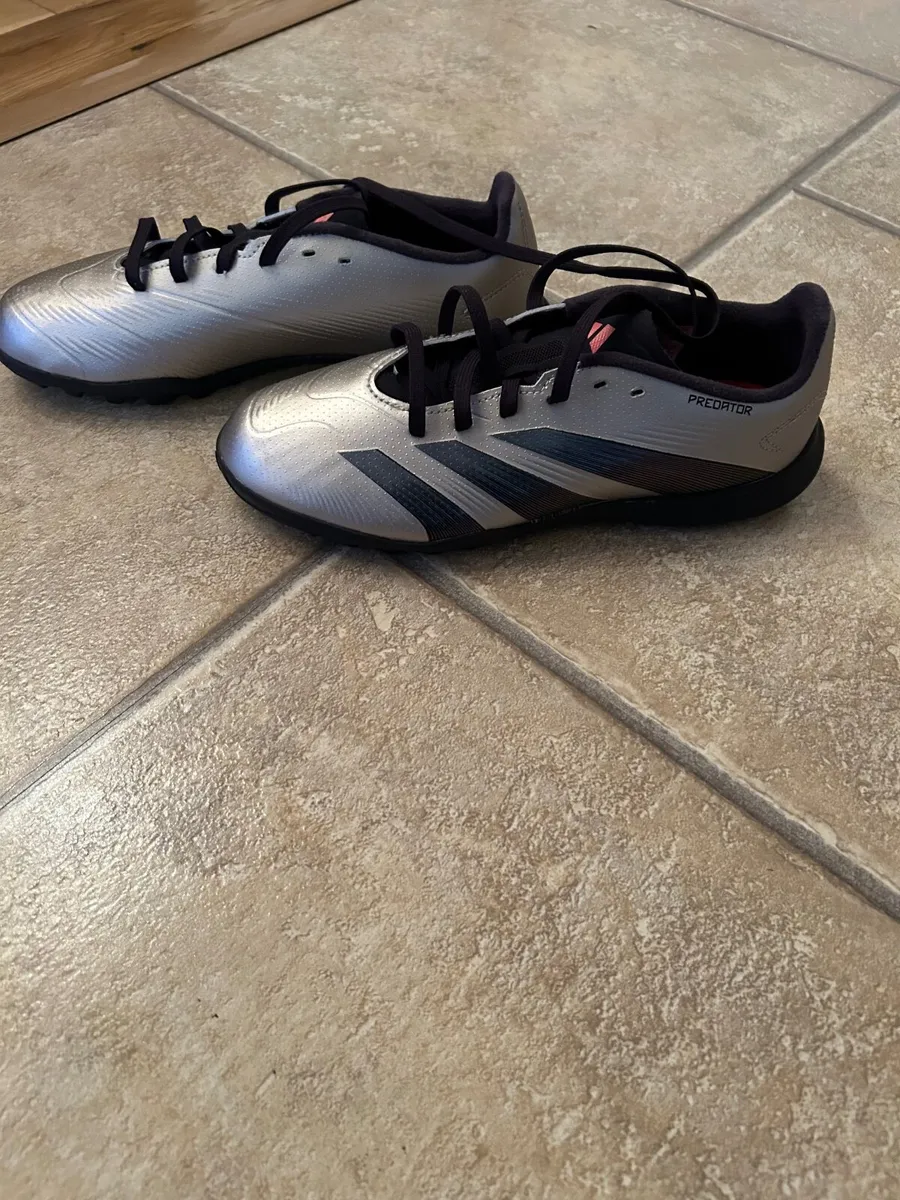 Adidas Predator astro runners - Image 3