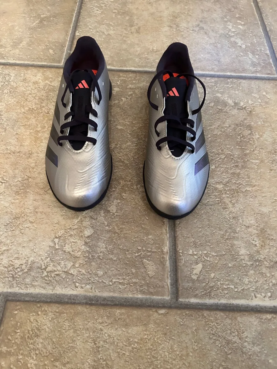 Adidas Predator astro runners - Image 4