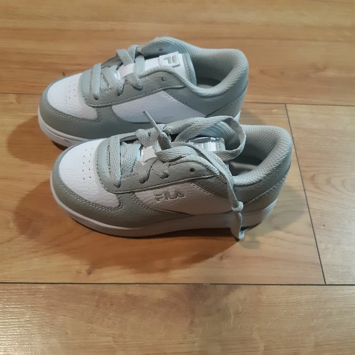 Kids grey runners - Image 1
