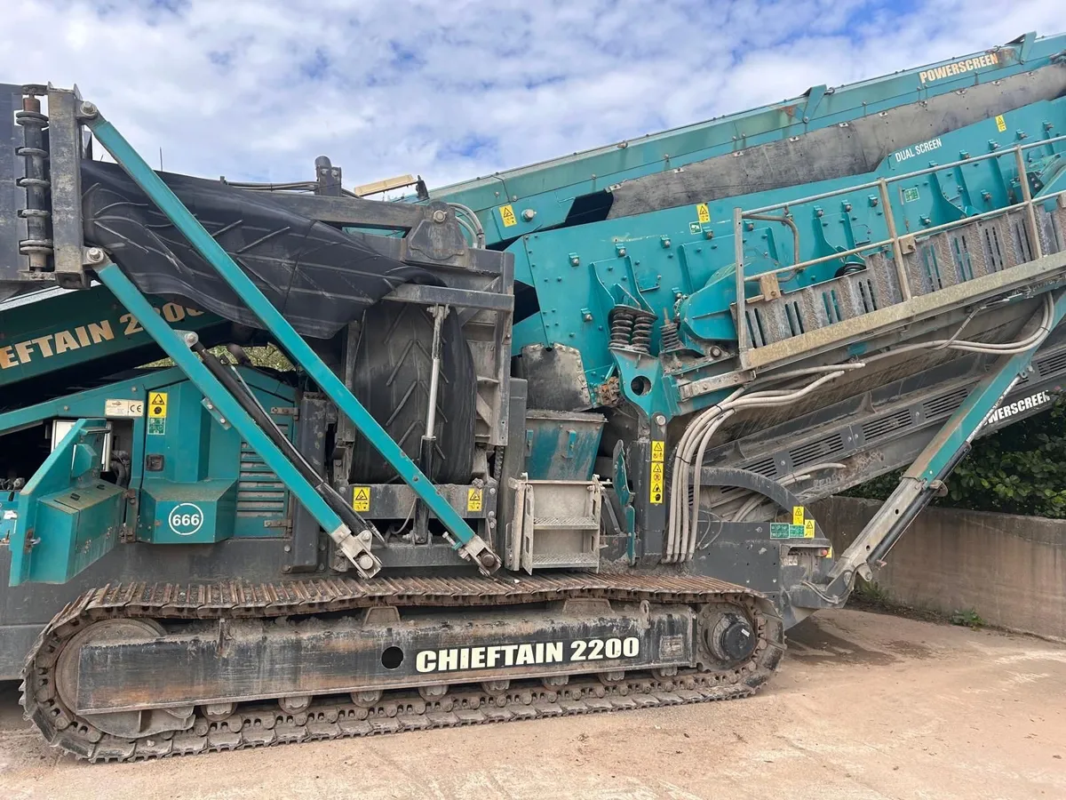 20’ Powerscreen Chieftain 2200 Screener - Image 3