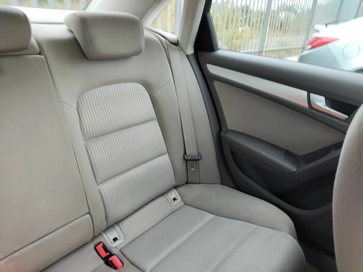 Audi A4 2010 - Image 4