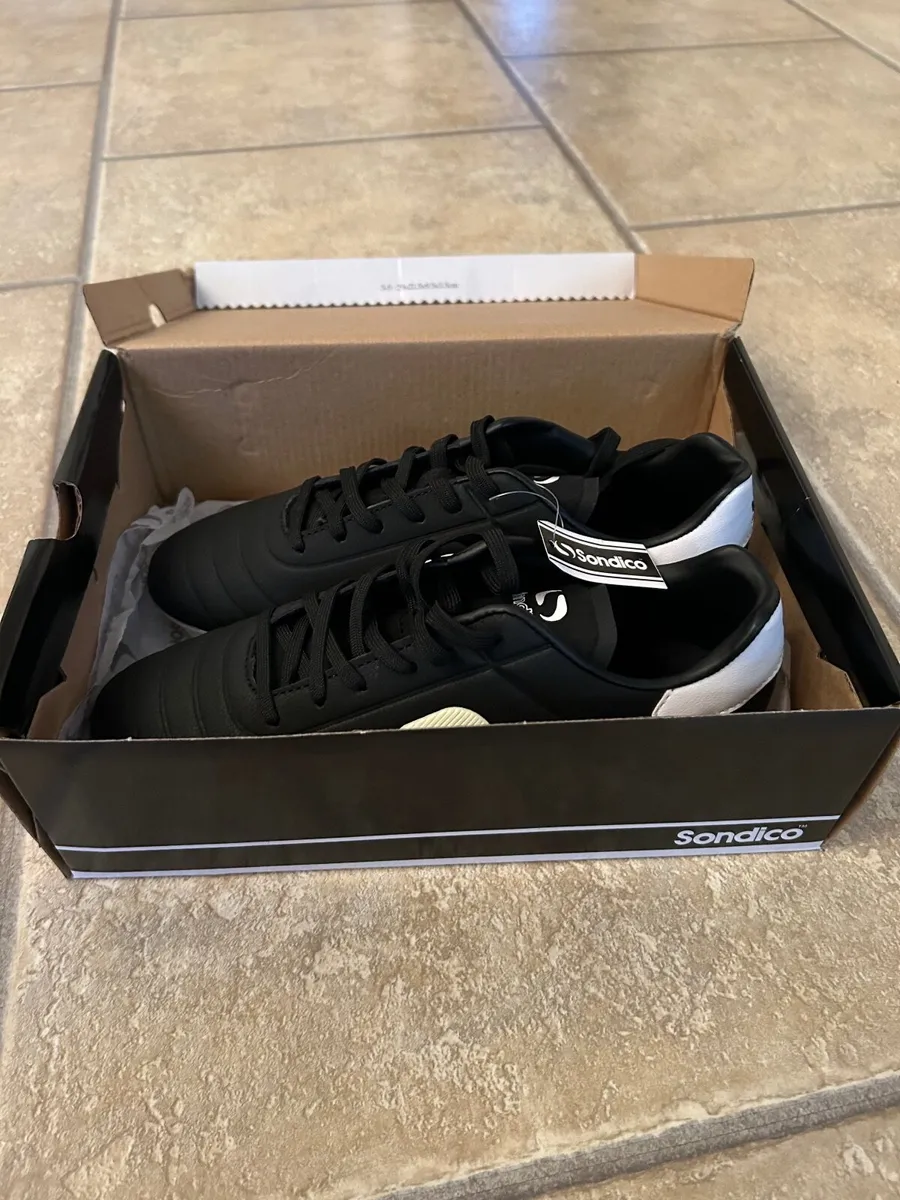 Football boots - Image 2