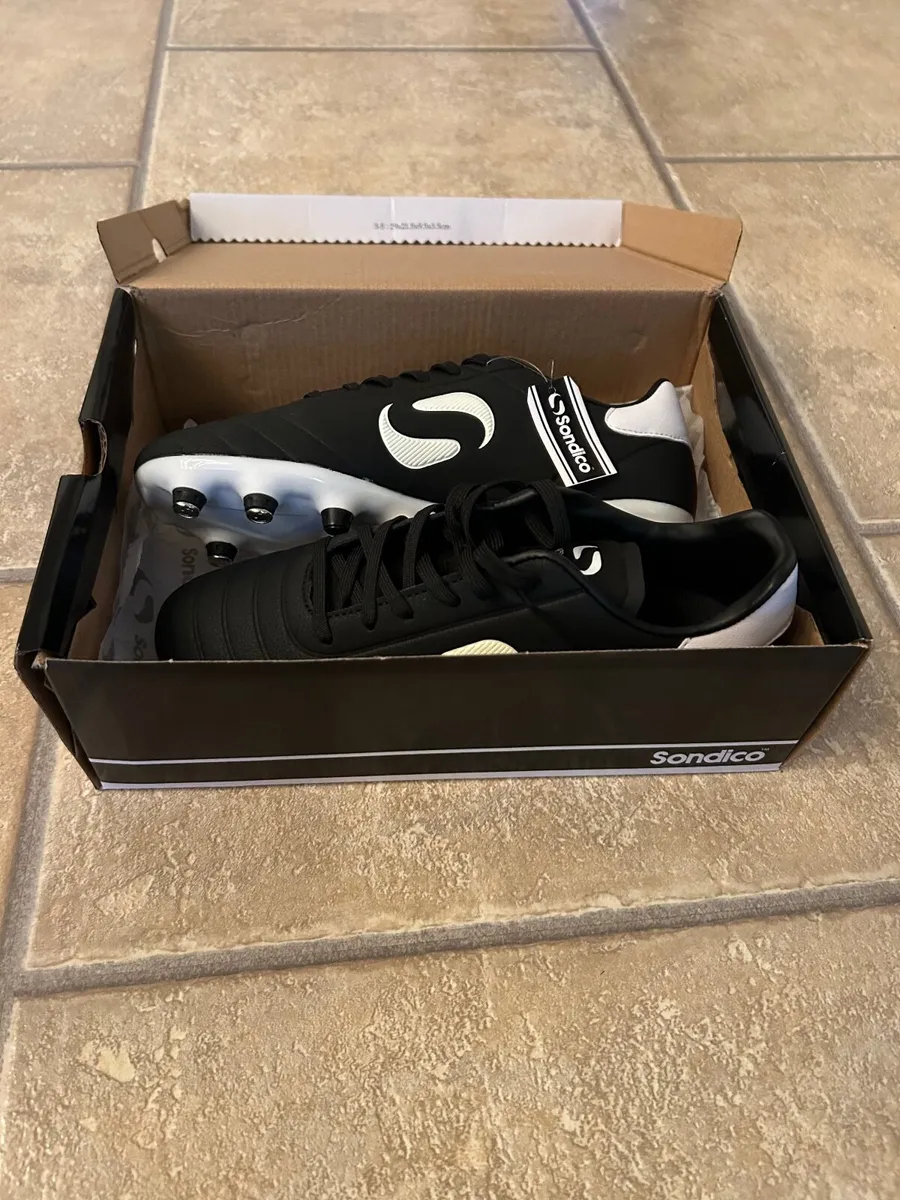 Football boots - Image 3