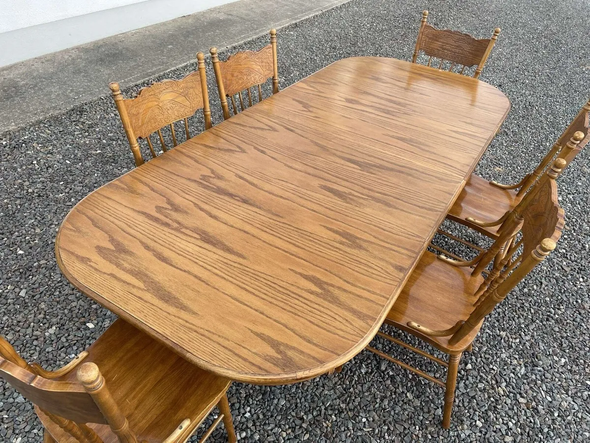 Table and chairs - Image 2