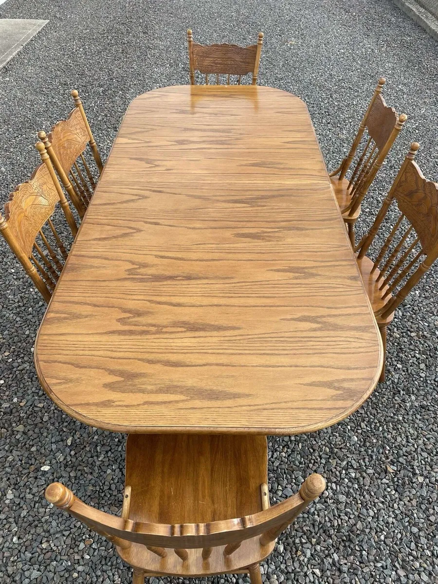 Table and chairs - Image 1