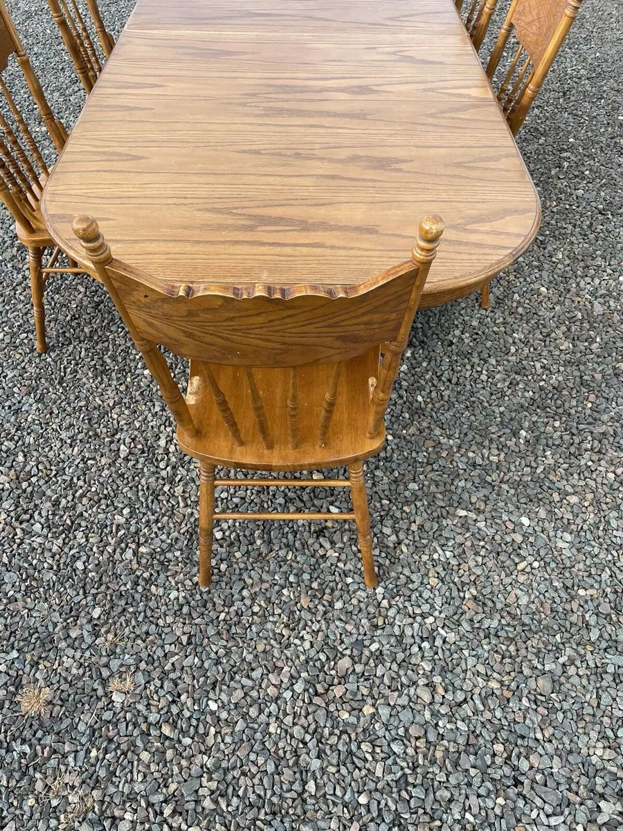 Table and chairs - Image 3