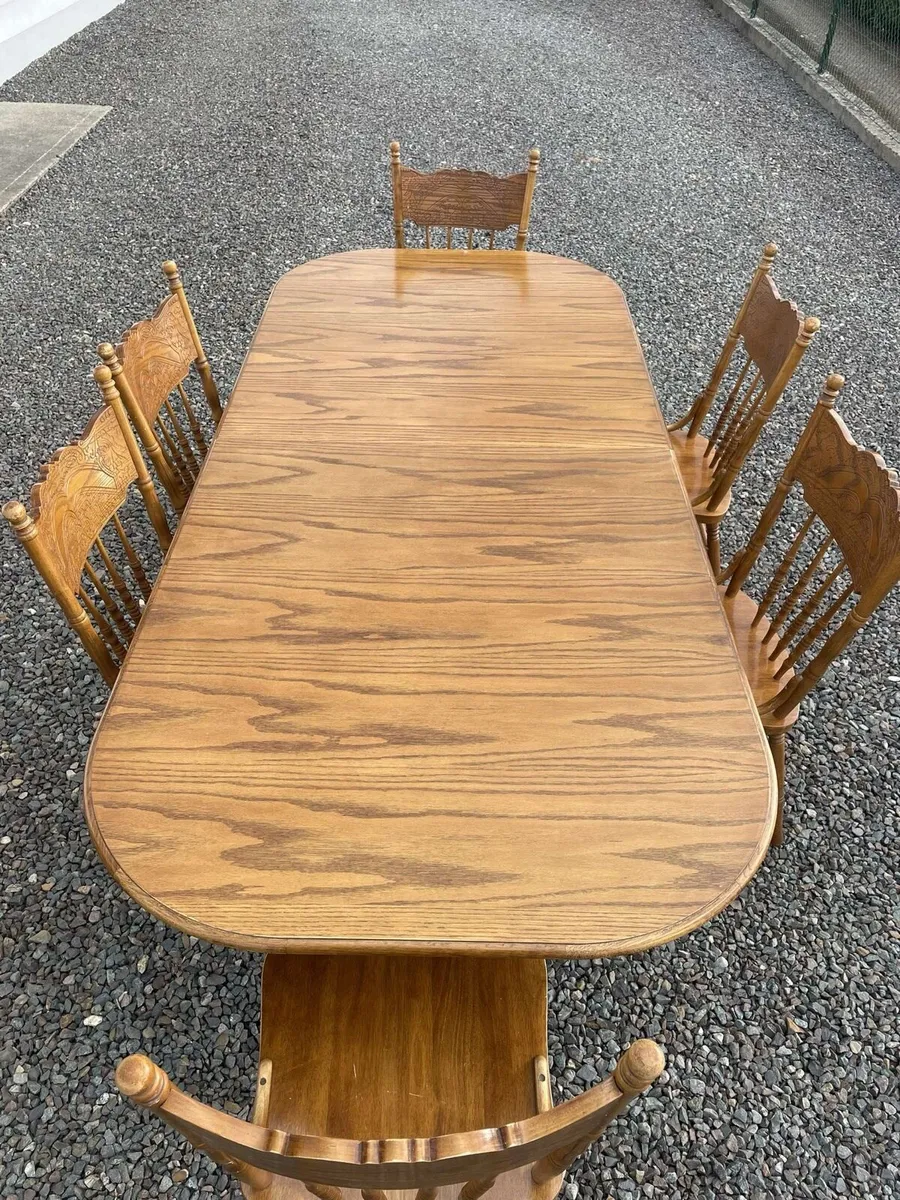Table and chairs - Image 4