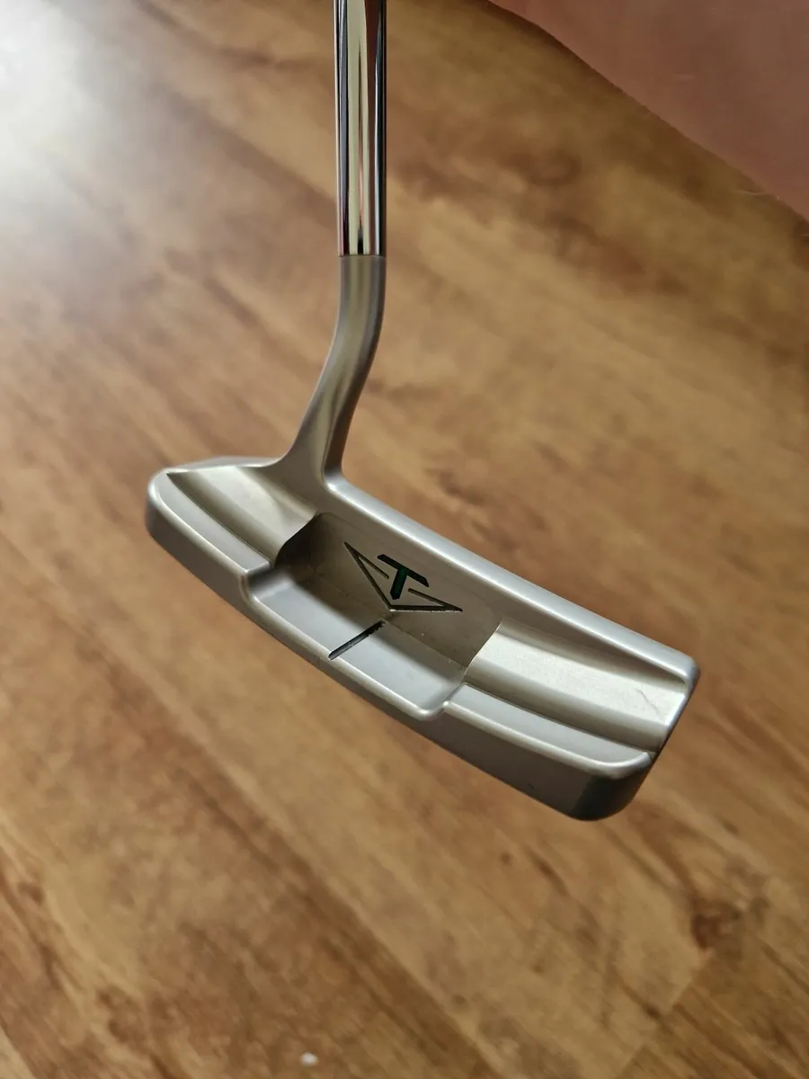 Odyssey Blade Long Island Putter - Image 1