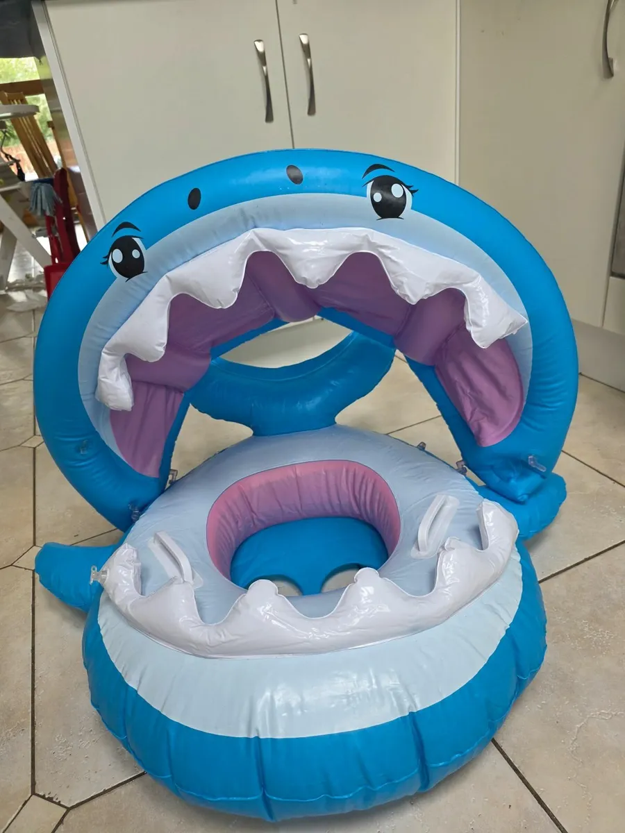 Inflatable swimming ring pool chair - Image 1