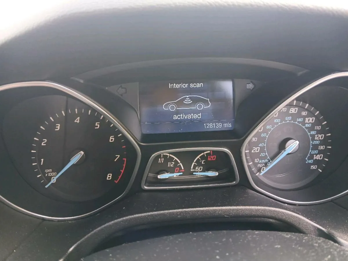 142 FORD FOCUS 1.0 PETROL HEADGASGET GONE - Image 4