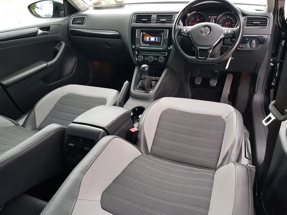 Volkswagen Jetta Highline, Warranty, low milage, - Image 2