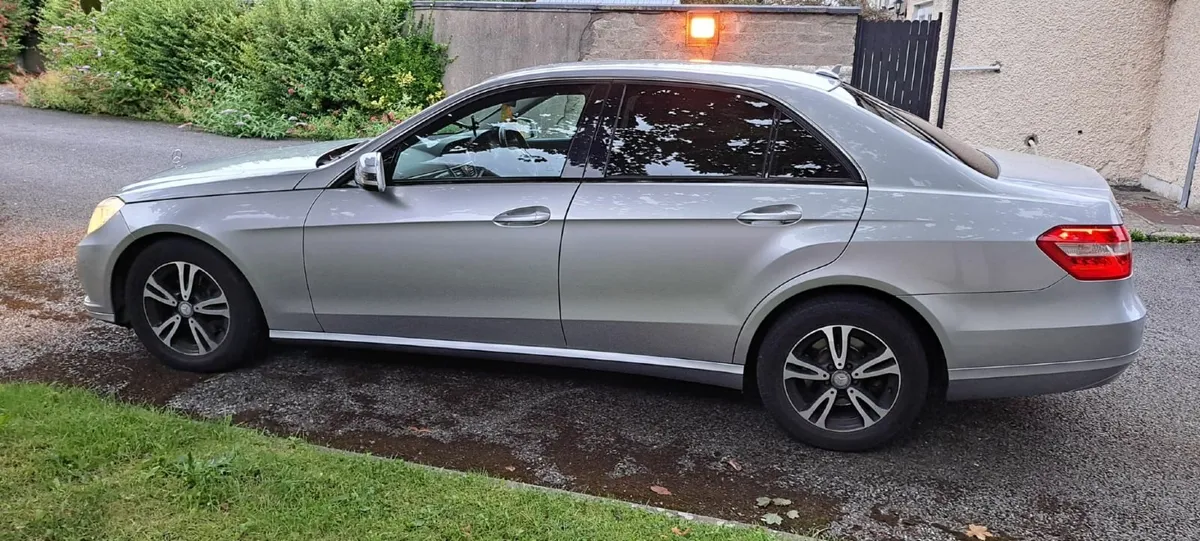 Mercedes-Benz E-Class 2010 - Image 4