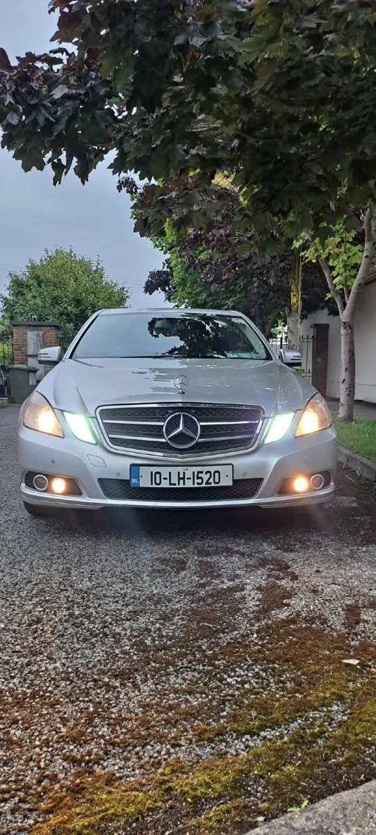 Mercedes-Benz E-Class 2010 - Image 2