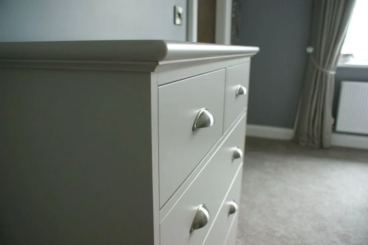 Bedroom furniture - Image 2