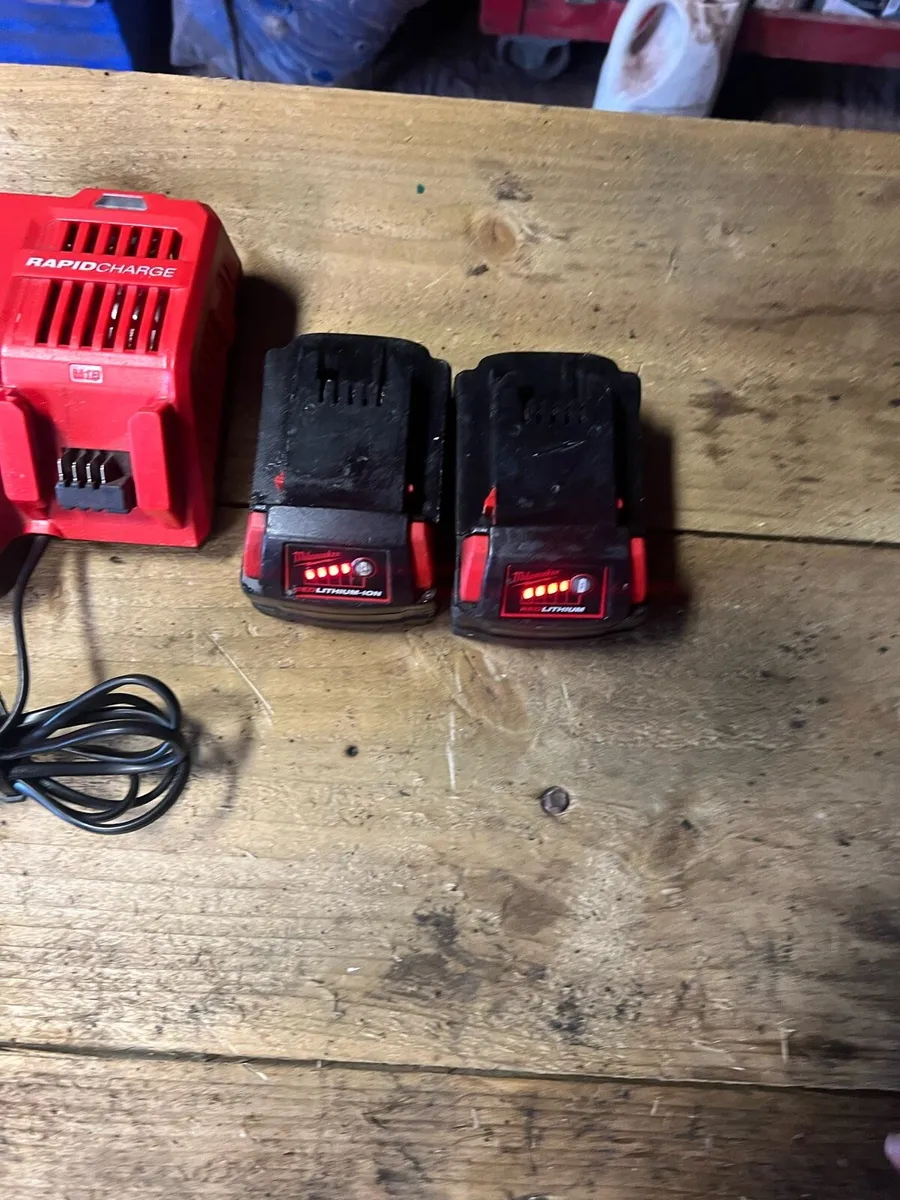 Milwaukee batteries and charger - Image 3