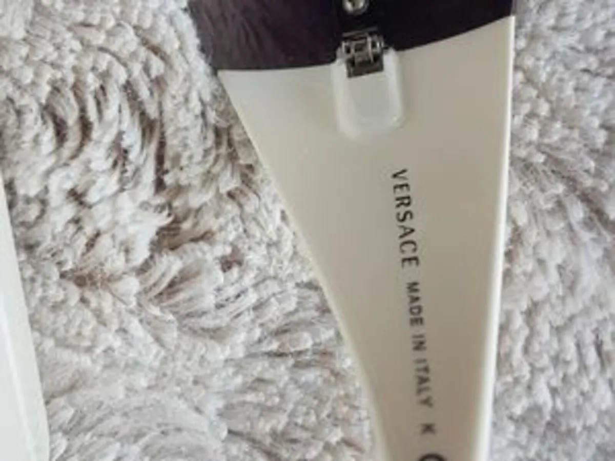 Brand new sunglasses from Versace - Image 3