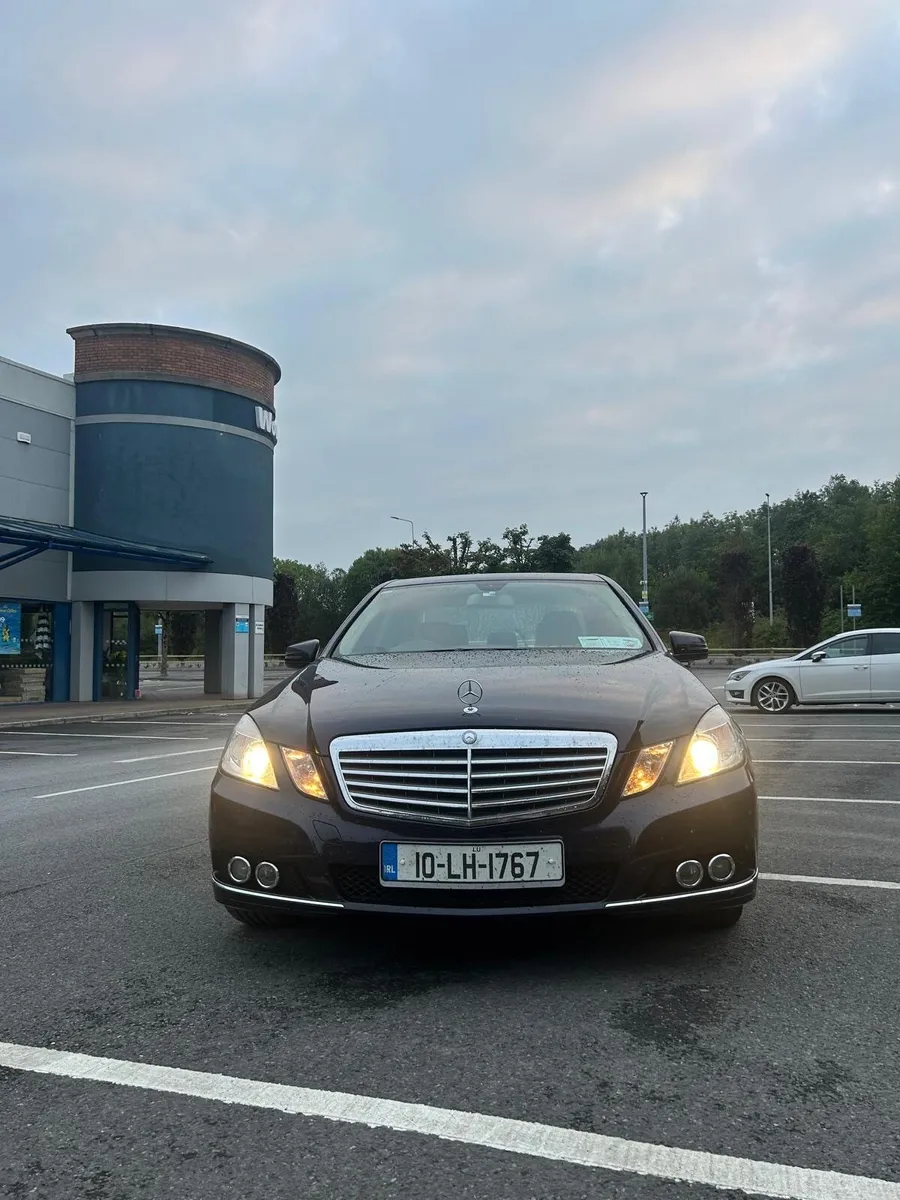 Mercedes-Benz E-Class 2010 - Image 2