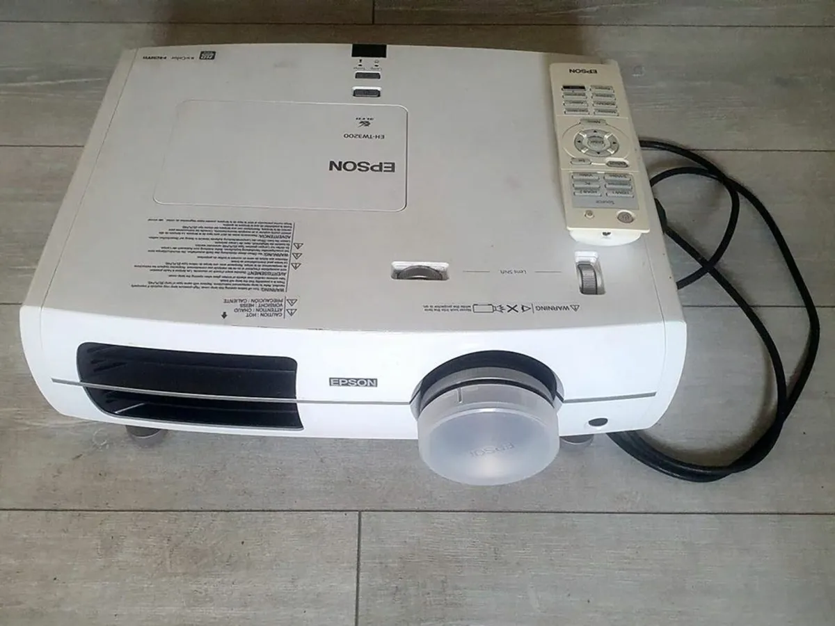 Epson EH-TW3200 Home Cinema Projector - Image 1