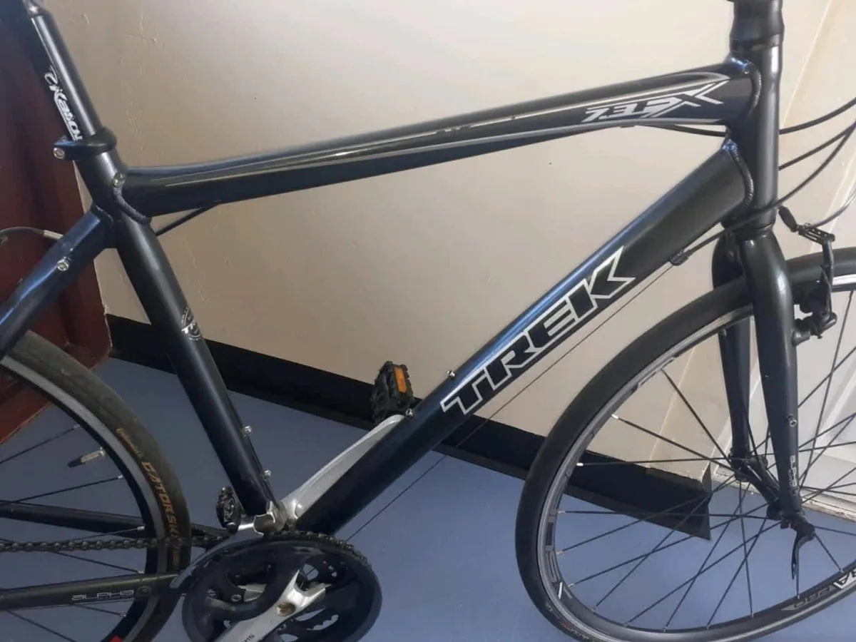 Hybrid bike - Image 1