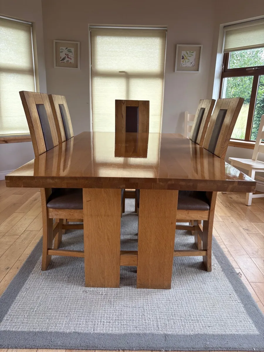 Dining table - Image 1