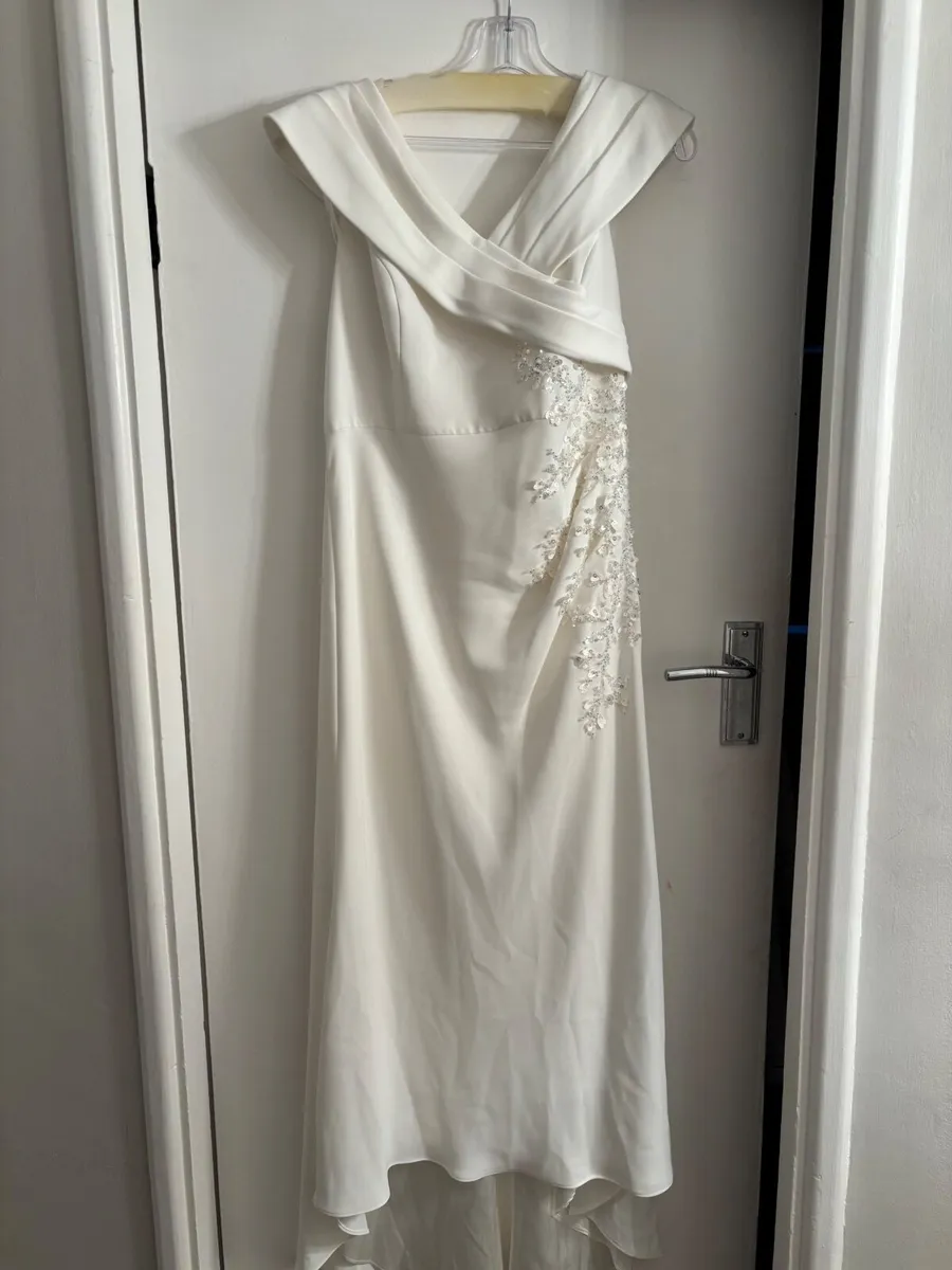 Wedding dress - Image 1