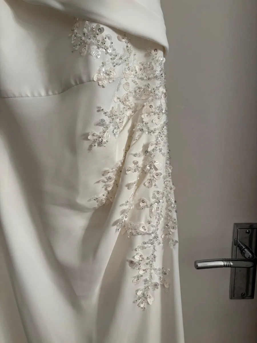Wedding dress - Image 2