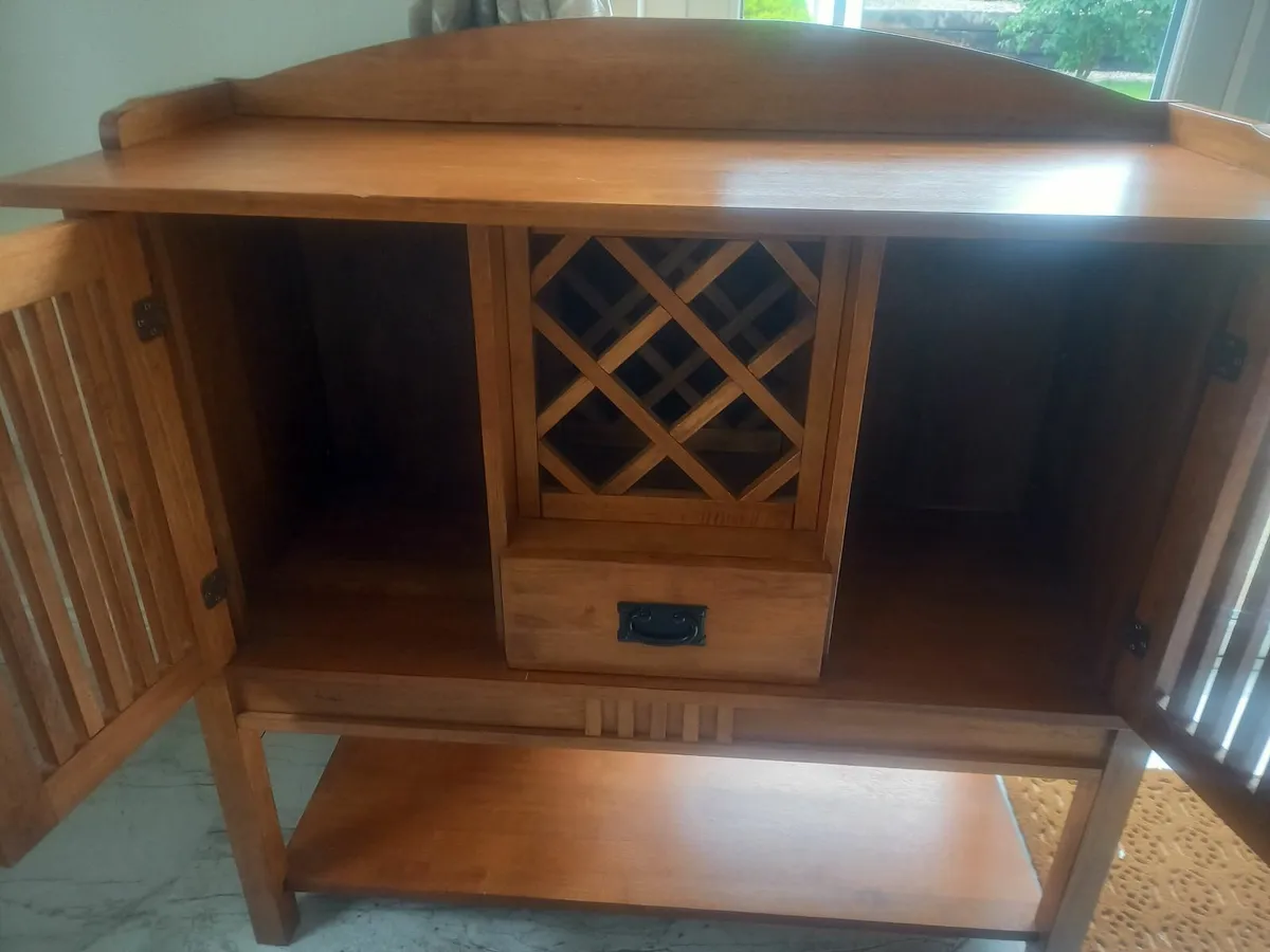 Side board - Image 1