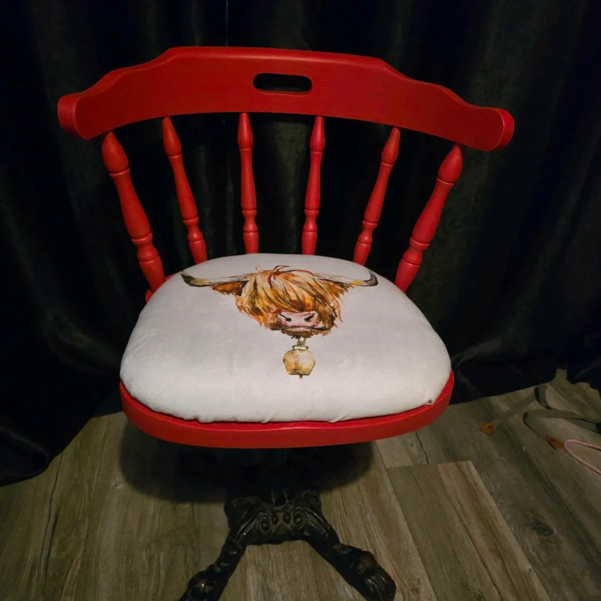 Swivel chair - Image 1