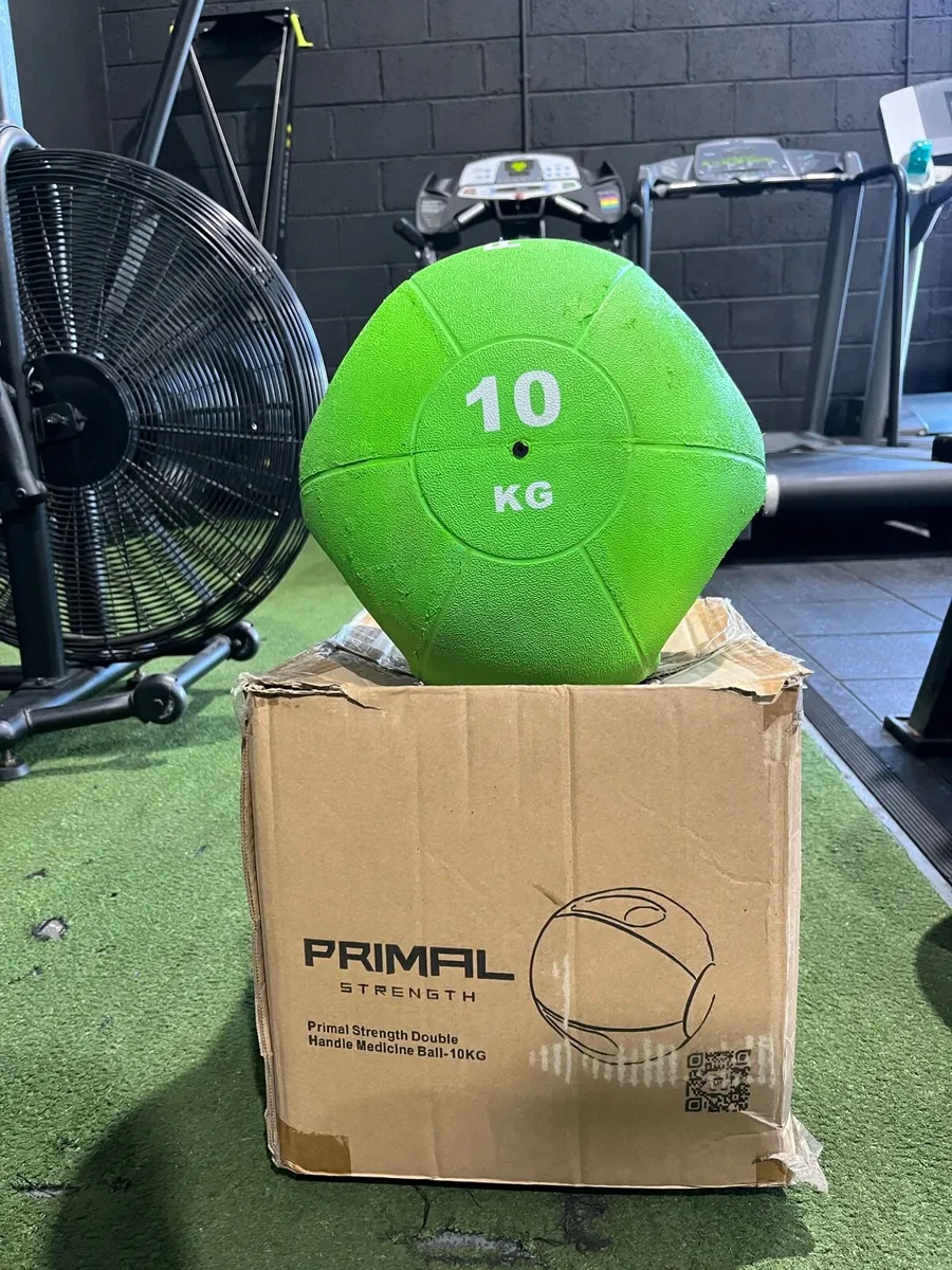 3 x Primal Double Handle Medicine Balls (new) - Image 1