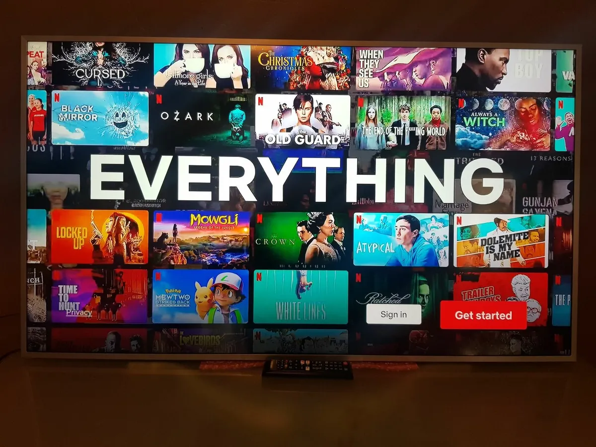 43" Samsung 4K Certified Ultra HD HDR Smart LED TV - Image 4