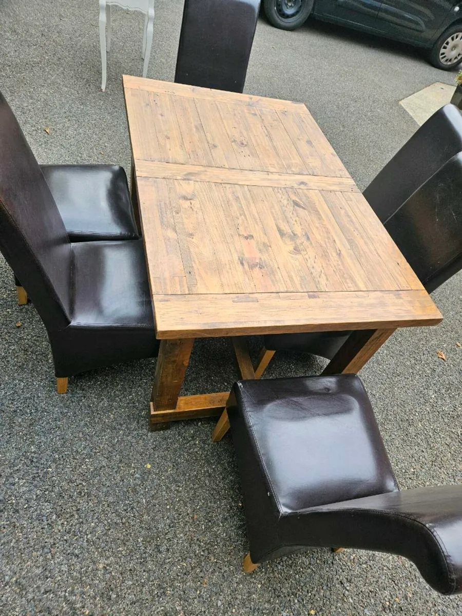 Dining table and chairs - Image 1