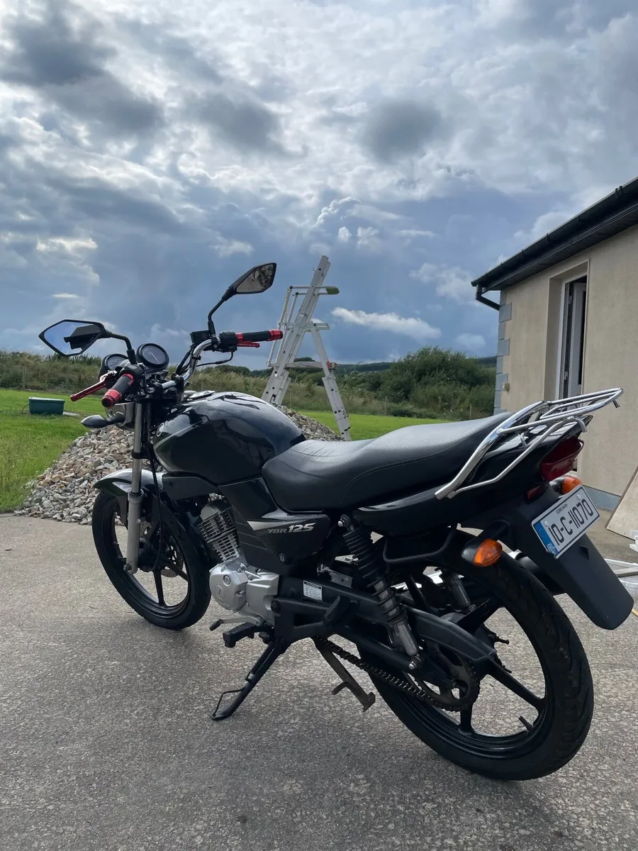 YAMAHA YBR125 2010 - Image 4