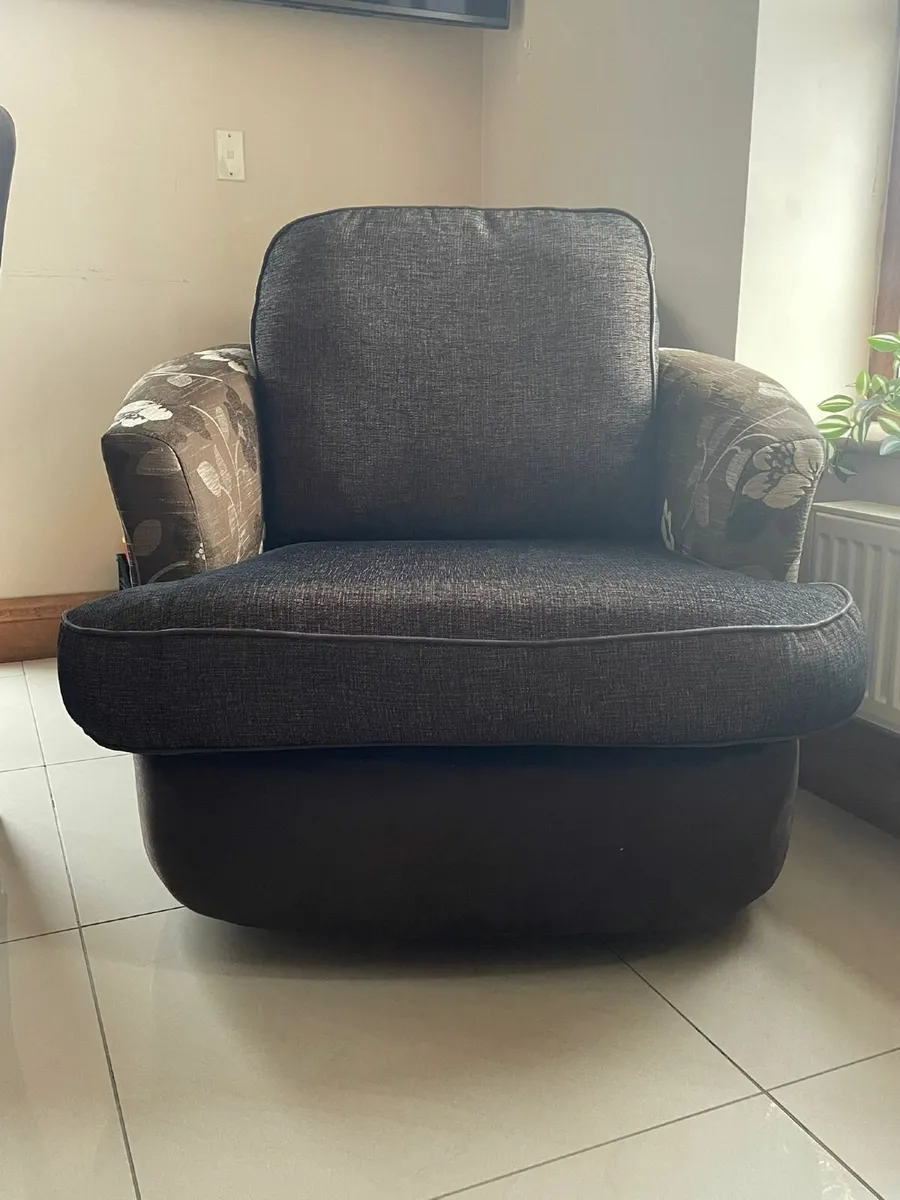 2 seater couch - Image 3