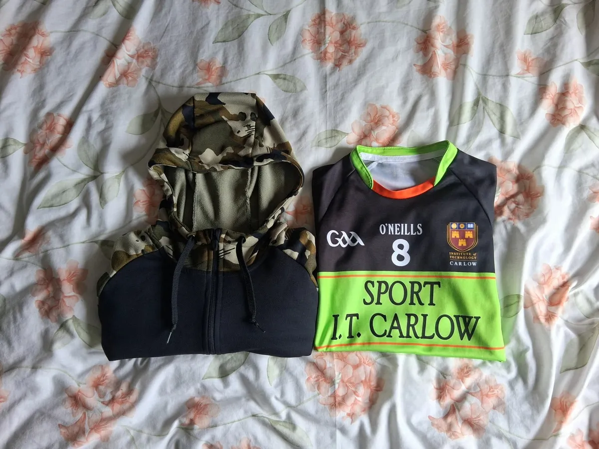 Clothing bundle - Image 1