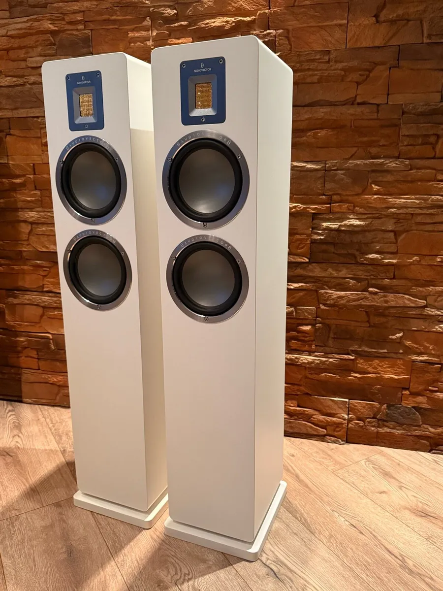 Audiovector QR 3 speakers - Image 1