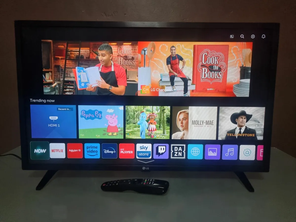 32" LG HDR Smart LED TV + Magic Remote - Image 2