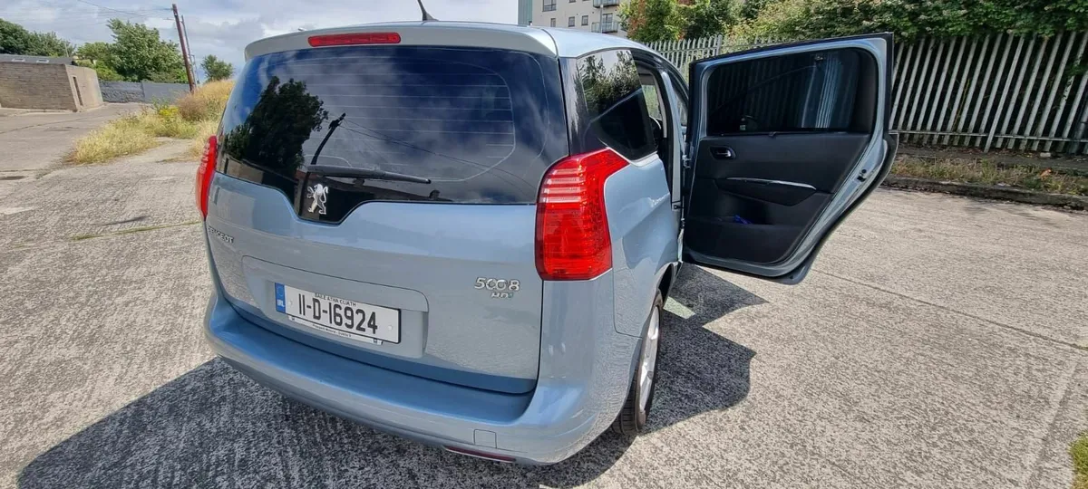 Peugeot 5008 2011 - Image 4