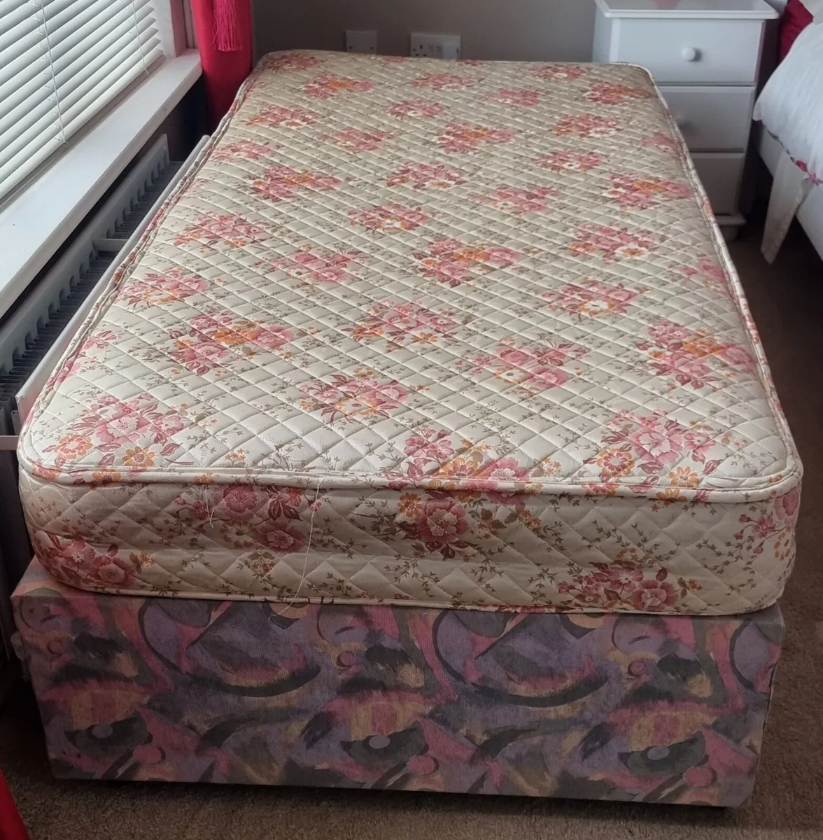 Single bed with headboard - Image 1