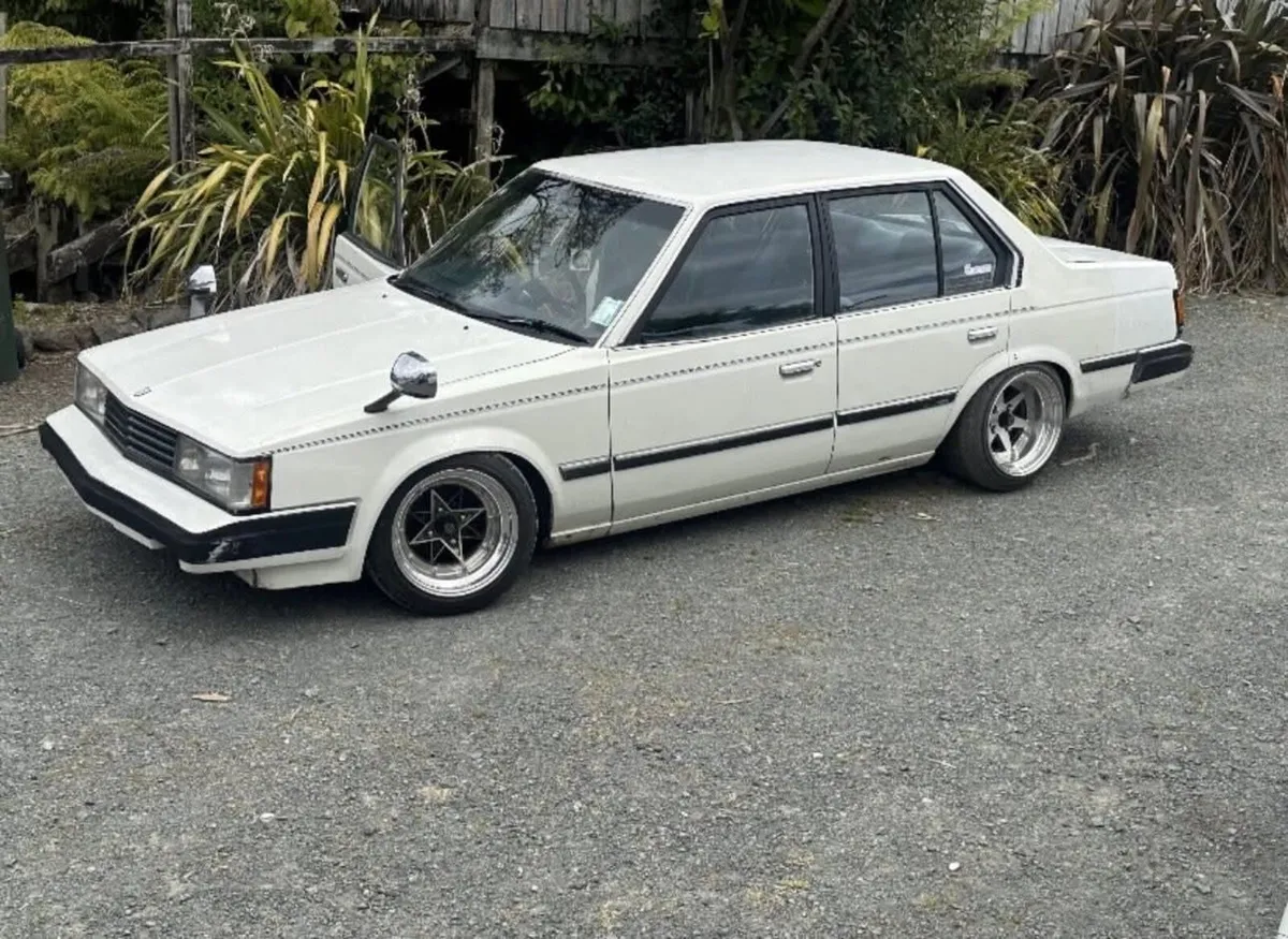 toyota corona 1982 - Image 1