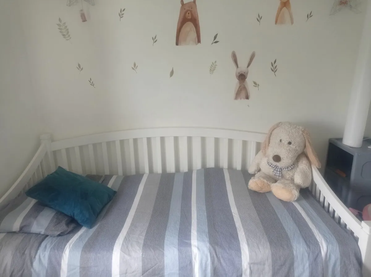 White single day bed - Image 2