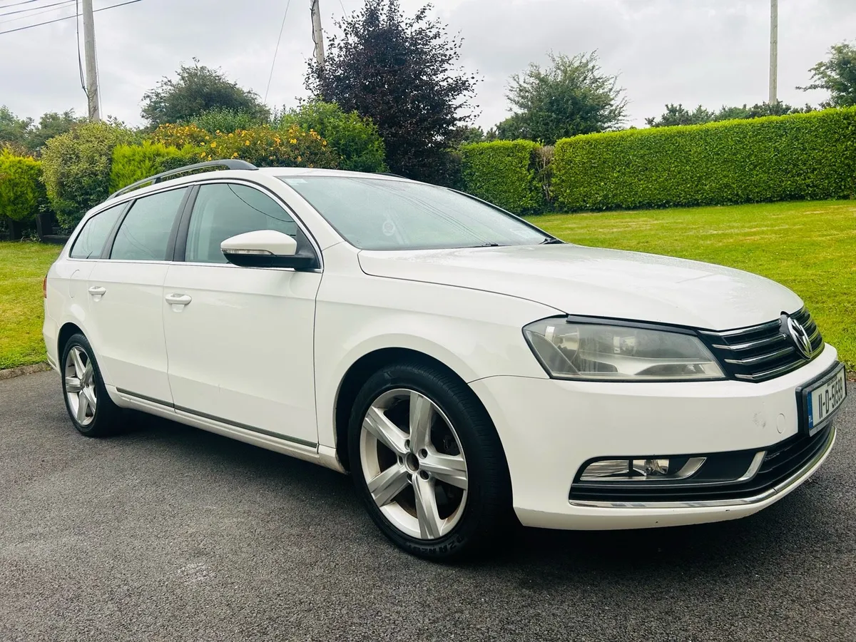Volkswagen Passat 2011 - Image 2