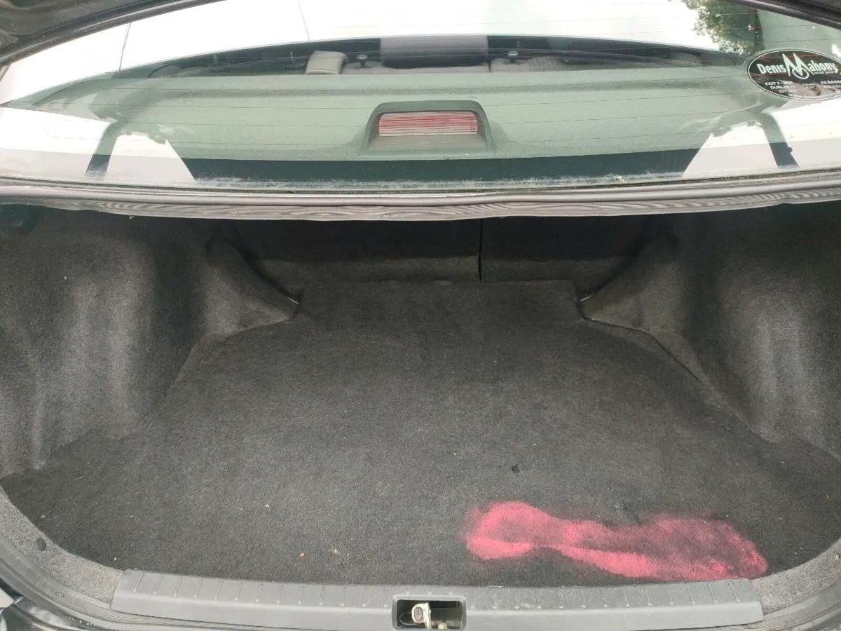 TOYOTA COROLLA 06 - Image 4