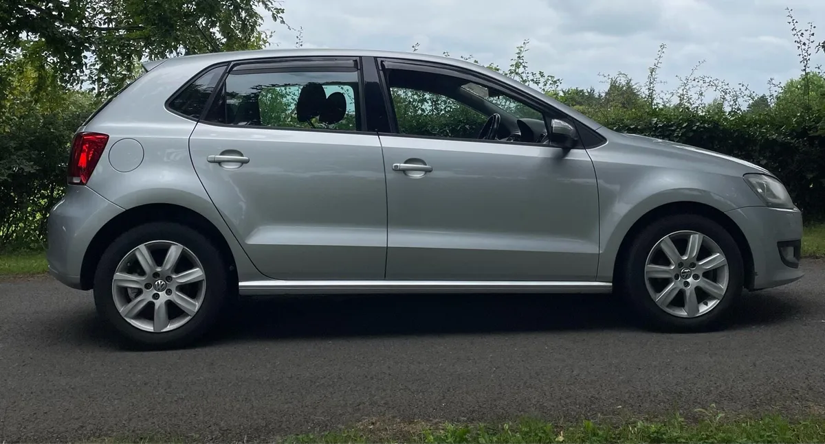 VOLKSWAGEN POLO ( AUTOMATIC & LOW KMS - Image 4