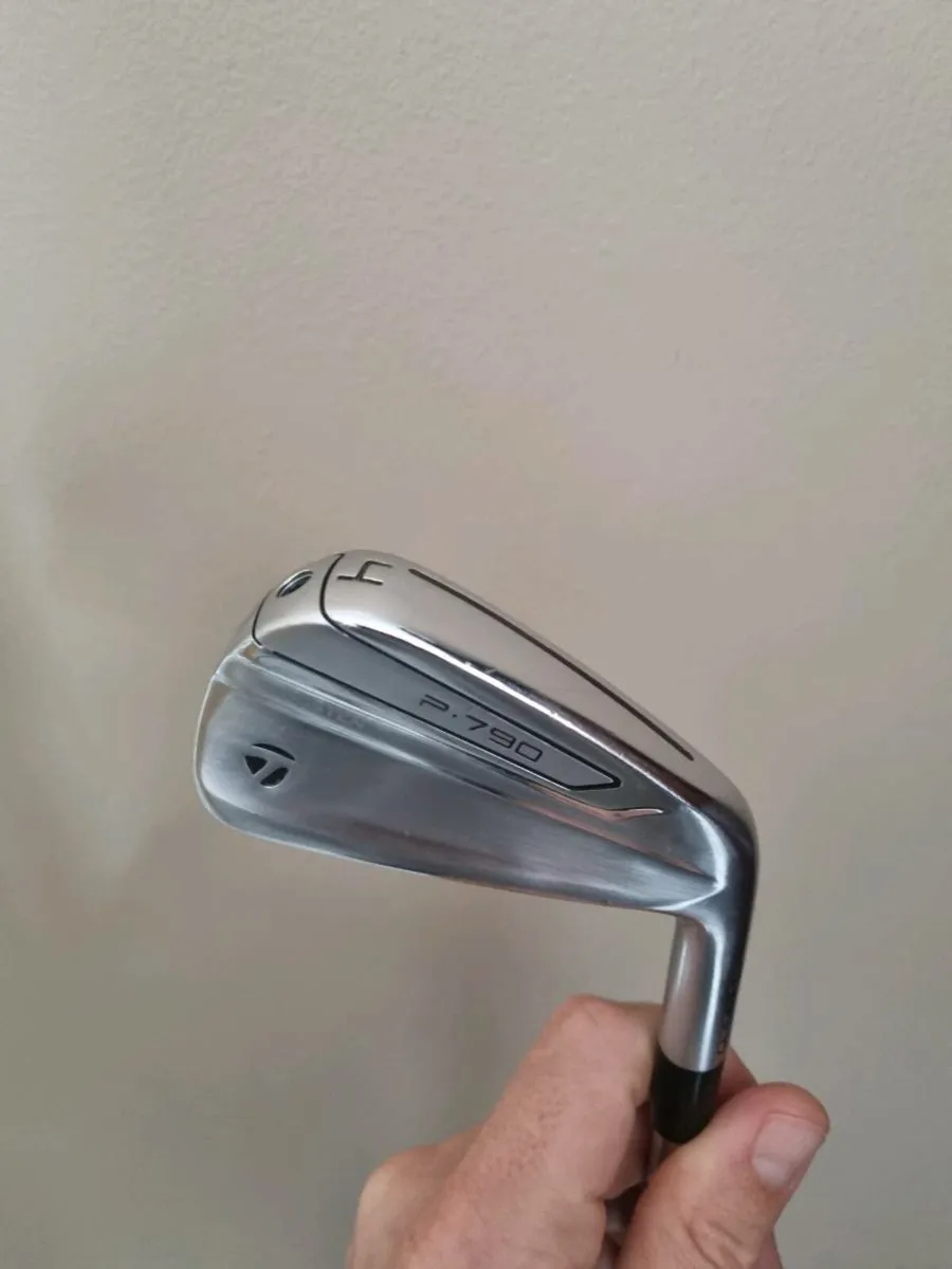 Taylormade P790 4 iron Reg flex - Image 1