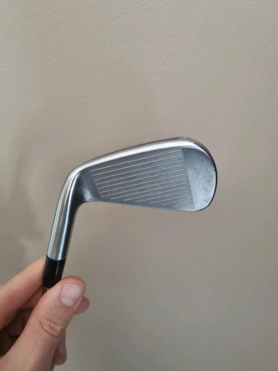 Taylormade P790 4 iron Reg flex - Image 2
