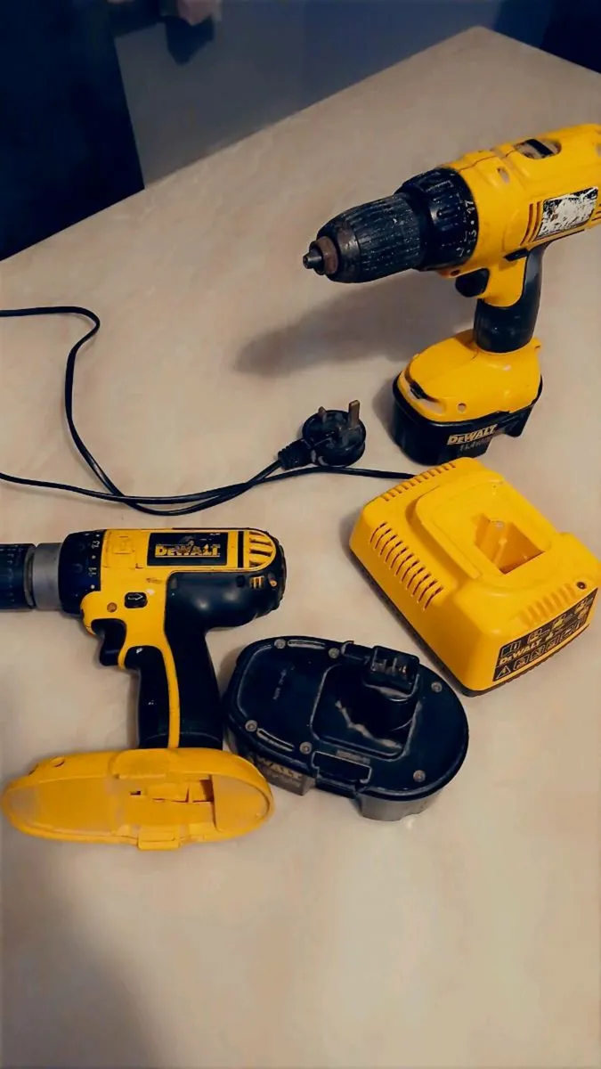 18 volt DeW drills with charger working on perfect - Image 2