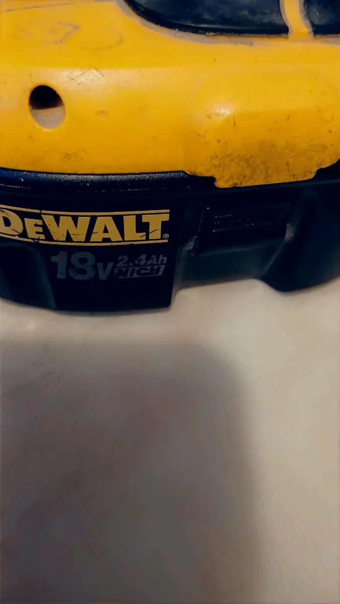 18 volt DeW drills with charger working on perfect - Image 3