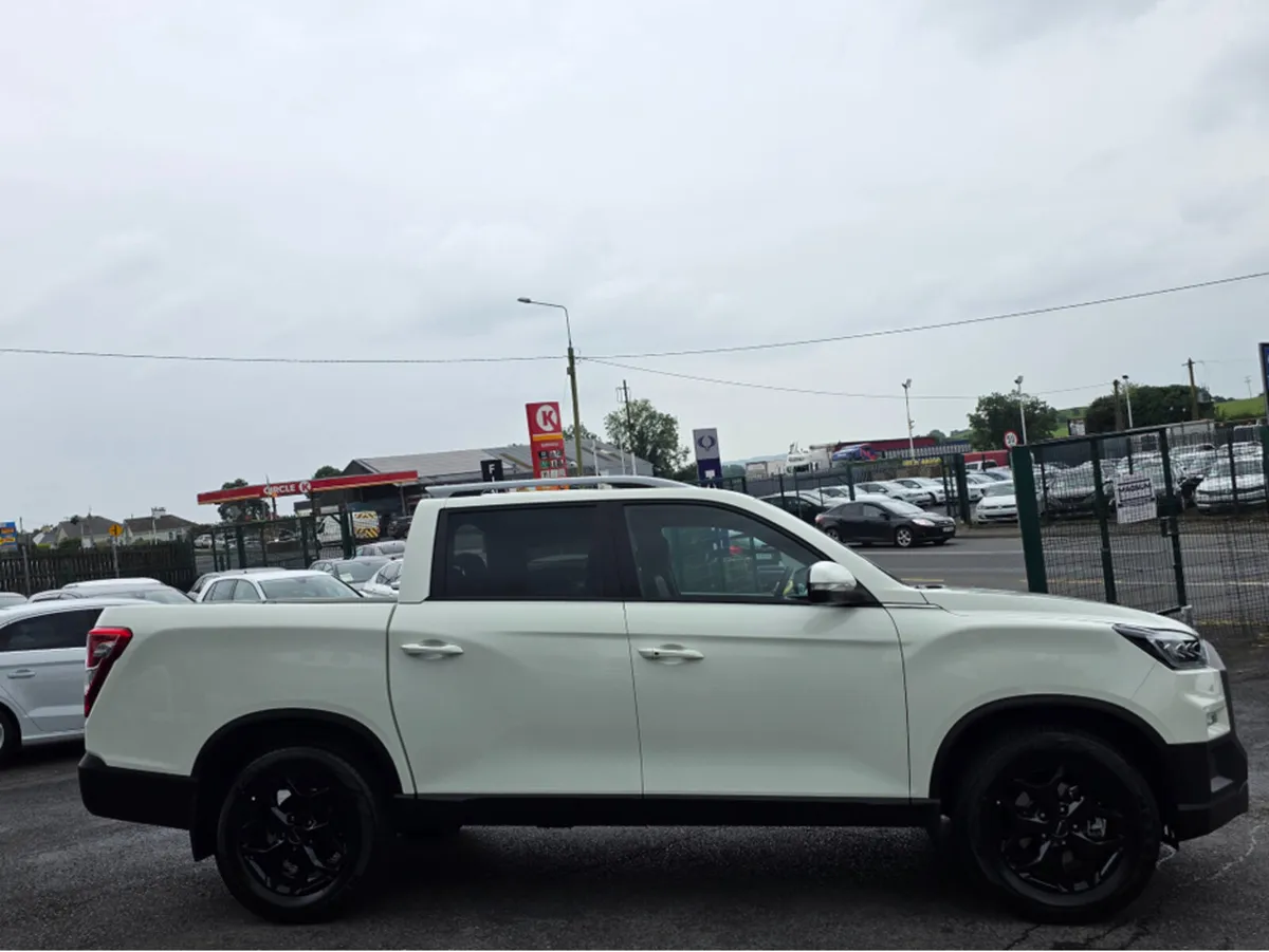 KGM Musso 2.2 PICK UP 5 SEATER COMMERCIAL 4WD 200 - Image 4