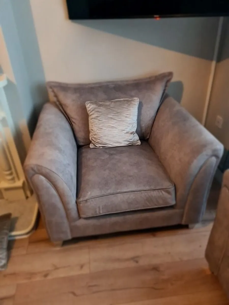 Large arm chair - Excellent condition - Image 1